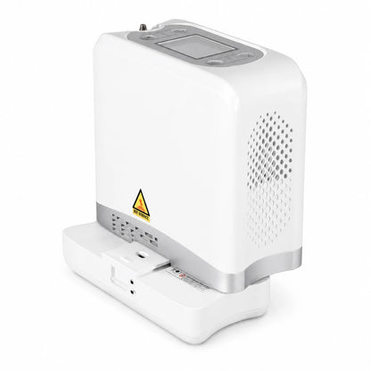 Portable 7L oxygen concentrator with detachable battery for travel and outdoor use